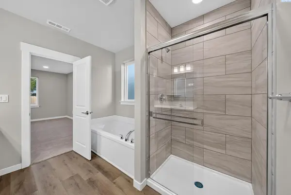 2702 Alvarado Ct., Pasco, WA 99301