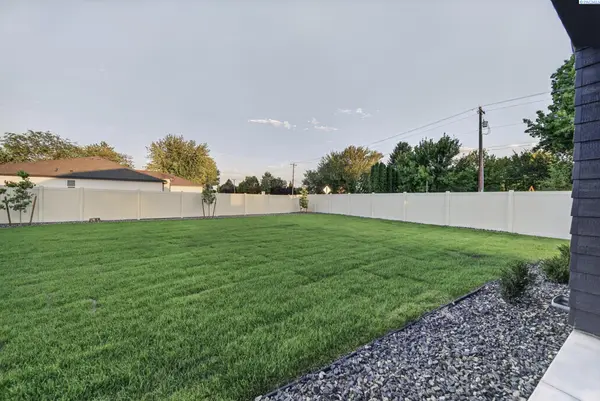 2702 Alvarado Ct., Pasco, WA 99301