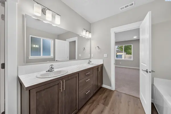 2702 Alvarado Ct., Pasco, WA 99301