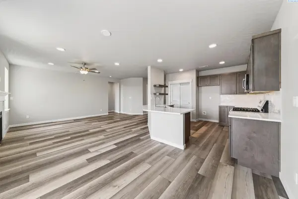7142 W 24th Avenue, Kennewick, WA 99338