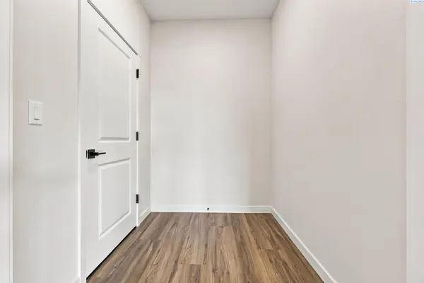 8806 Dusty Maiden Dr, Pasco, WA 99301