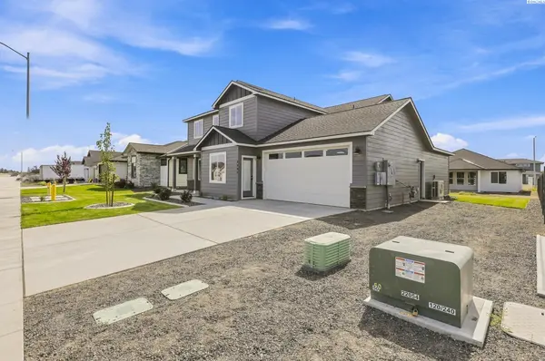 8806 Dusty Maiden Dr, Pasco, WA 99301