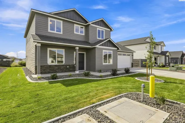 8806 Dusty Maiden Dr, Pasco, WA 99301
