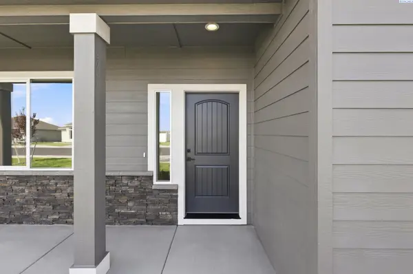 8806 Dusty Maiden Dr, Pasco, WA 99301