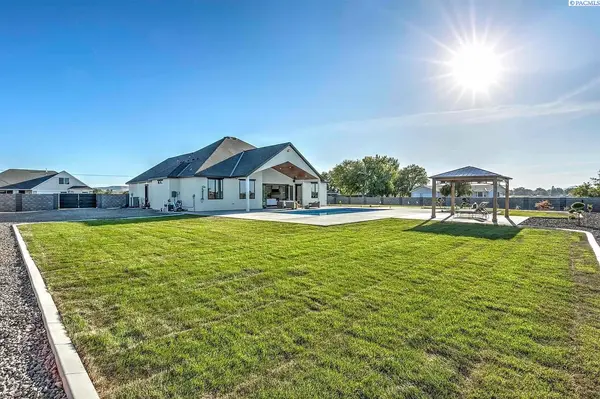 8601 Tendril Lane, Pasco, WA 99301