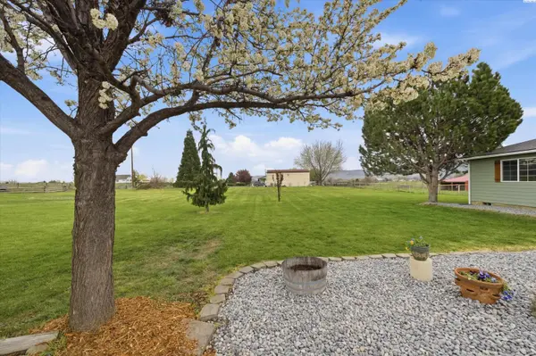 112503 W King Tull Rd, Prosser, WA 99350