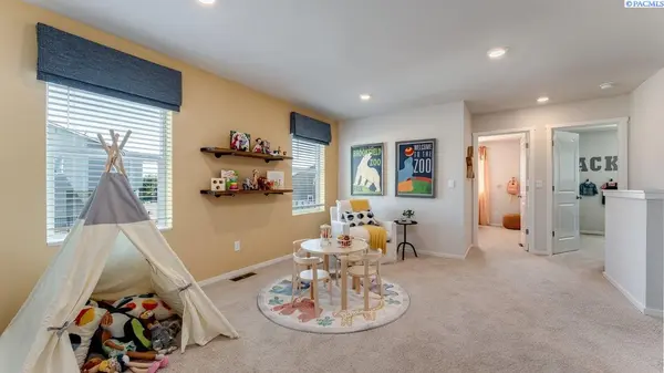 6436 Polar Dr, Pasco, WA 99301
