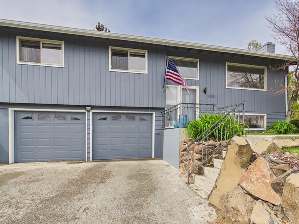 106 N 12th St, Selah, WA 98942