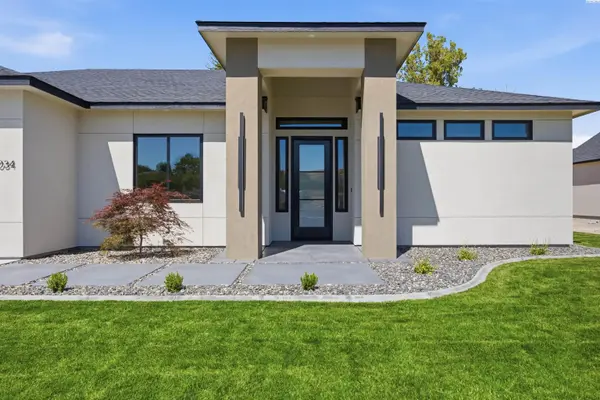 8034 W 12th Ave, Kennewick, WA 99338