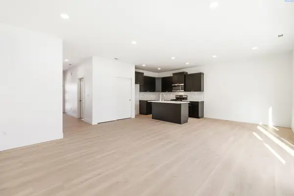 1162 S Underwood Pl, Kennewick, WA 99337