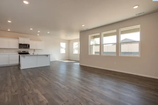 6113 Road 115, Pasco, WA 99301