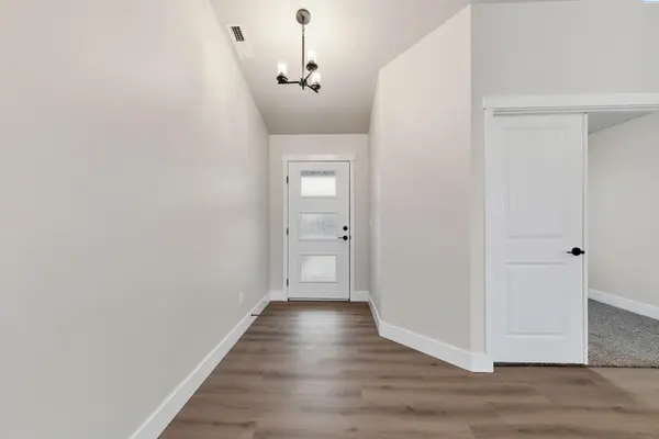 401 Glenwood Ave, Grandview, WA 98930
