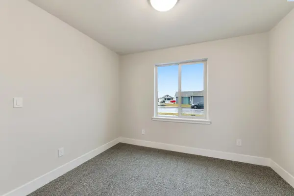 401 Glenwood Ave, Grandview, WA 98930