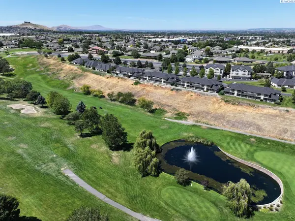 3710 W Canyon Lakes Dr. D102 #D102, Kennewick, WA 99337