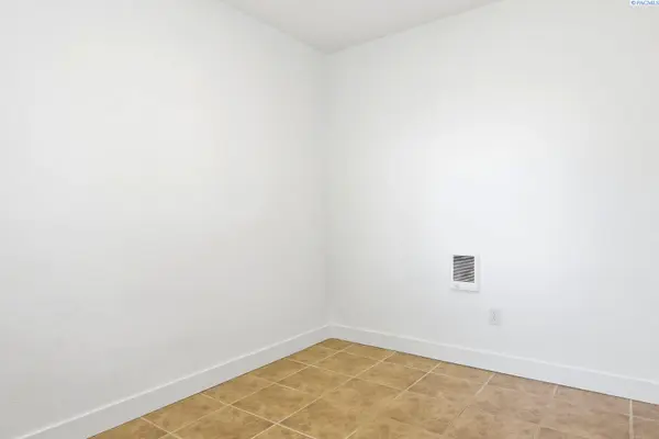 904 La Salle, Yakima, WA 98907