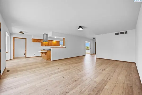 100608 W Old Inland Empire Hwy, Prosser, WA 99350