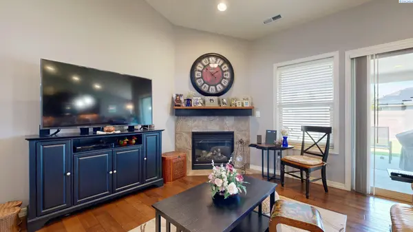 1311 Platinum Place, West Richland, WA 99353