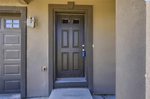 406 Lakerose Lp, Richland, WA 99352