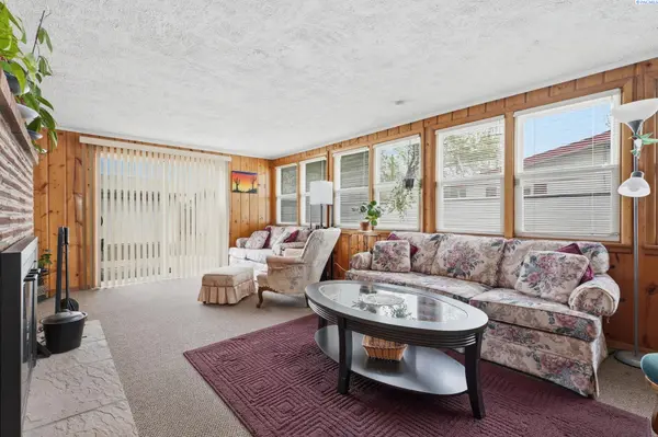 903 E 27th Ave, Kennewick, WA 99337