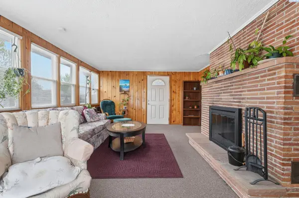 903 E 27th Ave, Kennewick, WA 99337