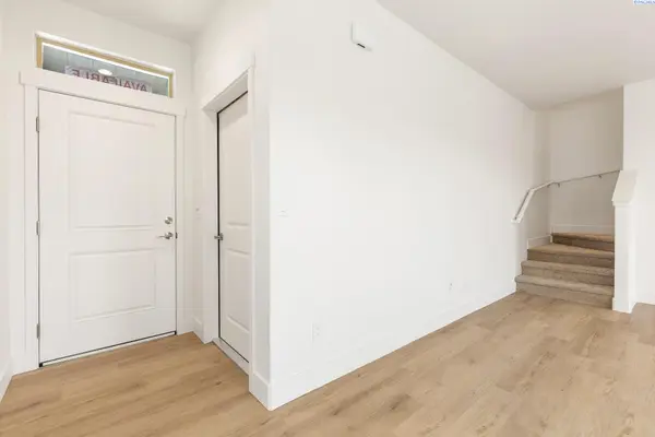 7480 Grapevine Ct, West Richland, WA 99353