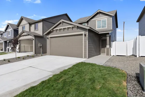 7480 Grapevine Ct, West Richland, WA 99353