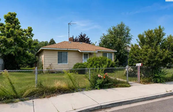 306 Adams Street, Grandview, WA 98930