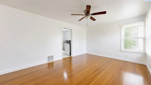 306 Adams Street, Grandview, WA 98930