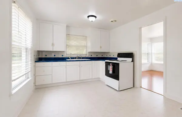 306 Adams Street, Grandview, WA 98930