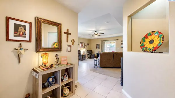 408 Capri Court, Benton City, WA 99320