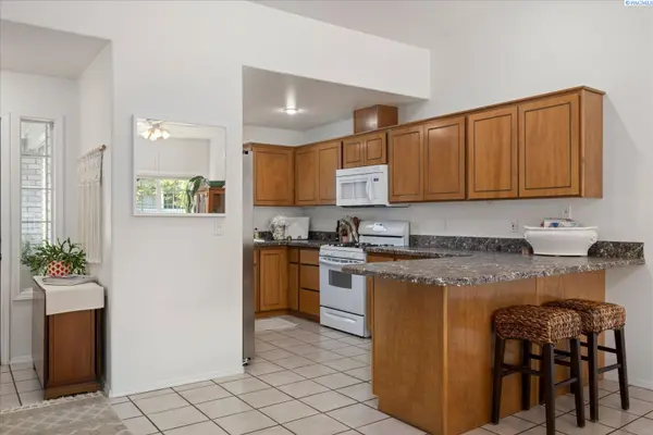 105 Innisbrook Ln, Pasco, WA 99301