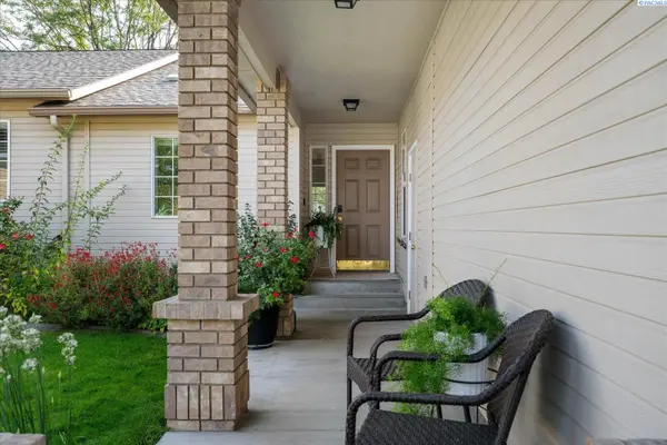 105 Innisbrook Ln, Pasco, WA 99301