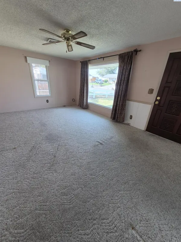 632 S Everett St, Kennewick, WA 99336