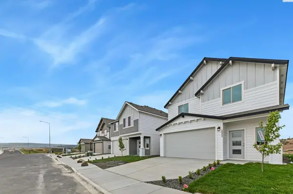 10490 W Clearwater Dr, Kennewick, WA 99336