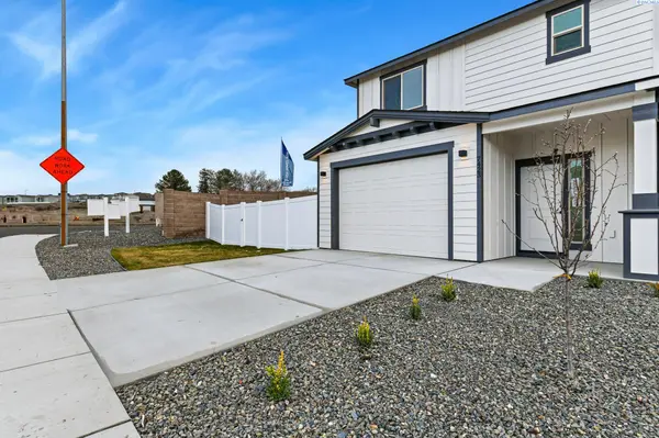 7423 Grapevine Ct, West Richland, WA 99353