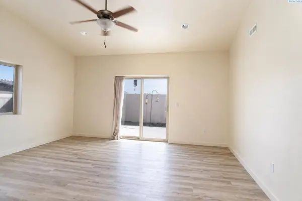 3067 S Dennis Place, Kennewick, WA 99337-2819