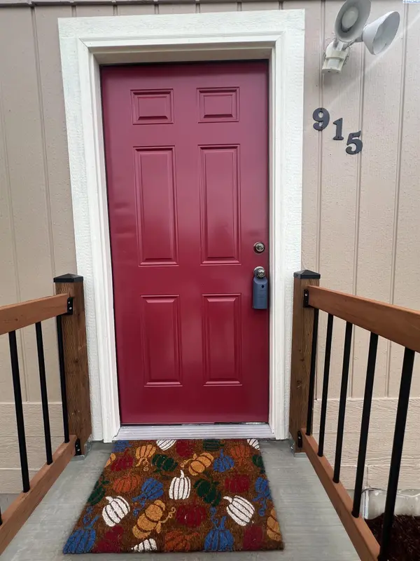 915 S 6th Ave, Pasco, WA 99301