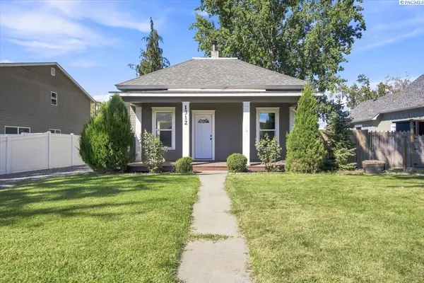 1312 Grant Ave, Prosser, WA 99350