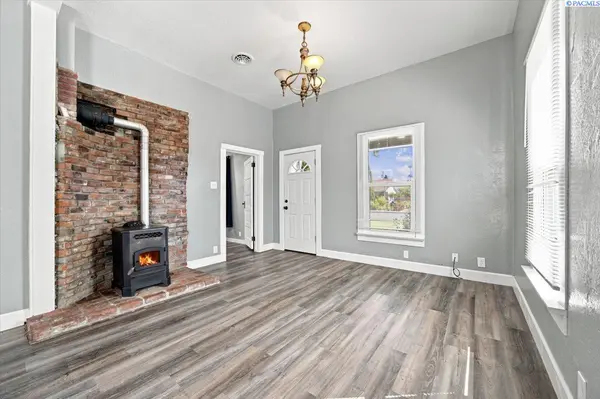 1312 Grant Ave, Prosser, WA 99350