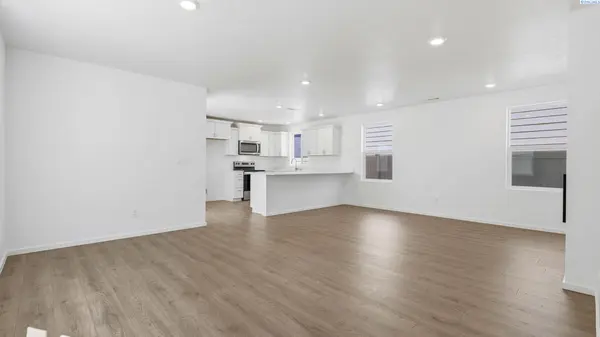 6524 Polar Dr, Pasco, WA 99301