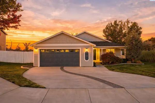 438 Charbonneau Dr, Richland, WA 99352