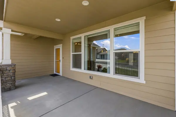 3742 S Van Buren Pl, Kennewick, WA 99338
