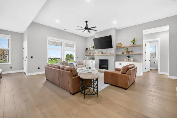 1 Bull Pen Lane, Pasco, WA 99301
