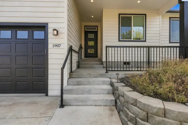 1907 W 39th Ave, Kennewick, WA 99337