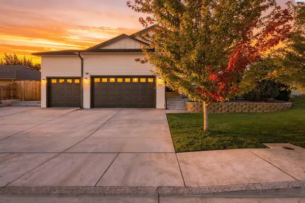1907 W 39th Ave, Kennewick, WA 99337