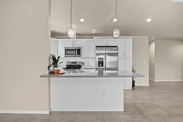 729 E 14th Ave, Kennewick, WA 99337