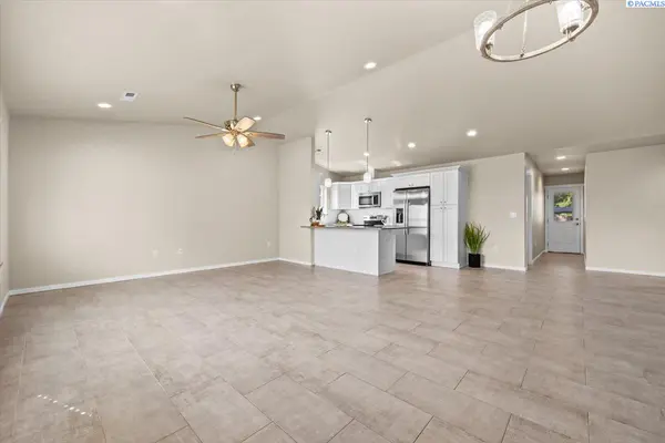 729 E 14th Ave, Kennewick, WA 99337
