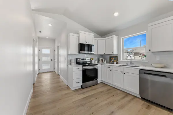 254 N Dewberry Pl, Kennewick, WA 99336