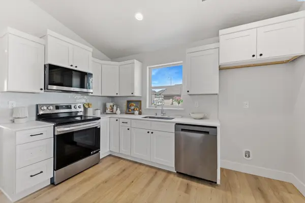 254 N Dewberry Pl, Kennewick, WA 99336
