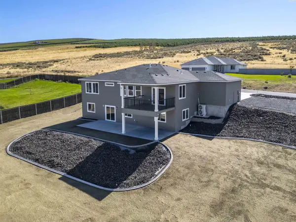 21708 E Plum Place, Benton City, WA 99320